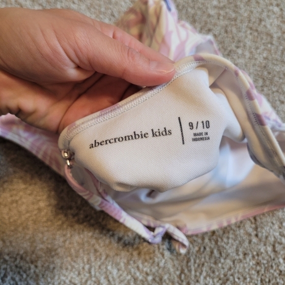 Abercrombie & Fitch Kids One Peice Swimming Suit Size 9/10 - Picture 4 of 5